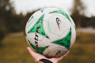 متى قرعة دوري أبطال أوروبا ربع النهائي 2025؟